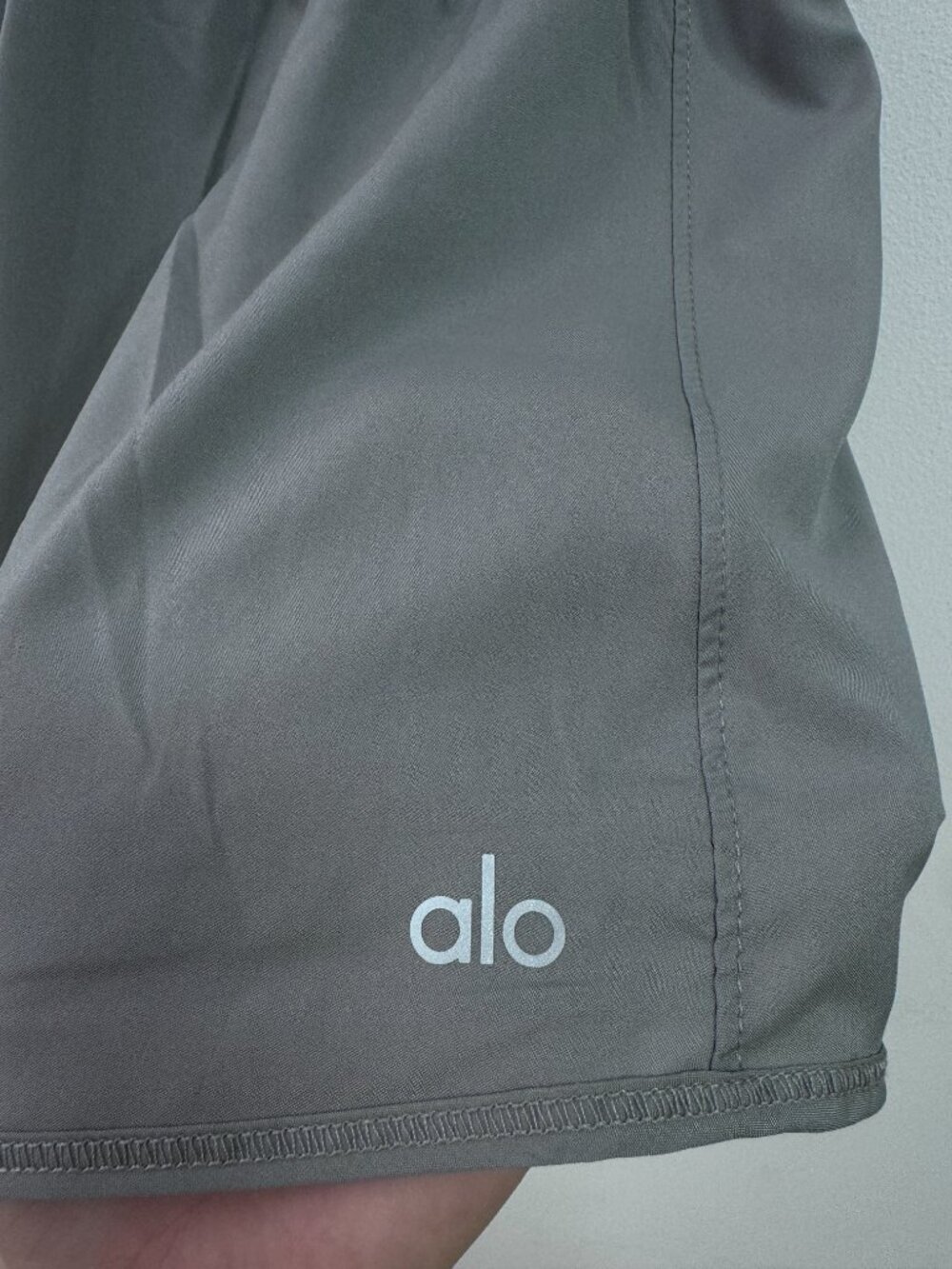 Alo Yoga Match Point Tennis Skirt Grey NWT 🤍 Sporty Skort Tennis Pickleball - Picture 3 of 9